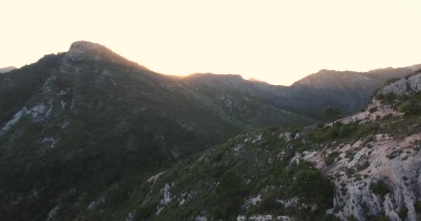 Antenn skott av marbella berg och vacker utsikt. 4k — Stockvideo