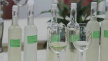 Laboratuvar tatlı şarap. 4 k. fabrika şarap şarap laboratuvar gösterir.