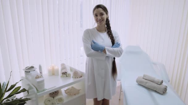In a beauty clinic with romantic atmosphere beautician checking the wax to get ready for procedure — Stock Video