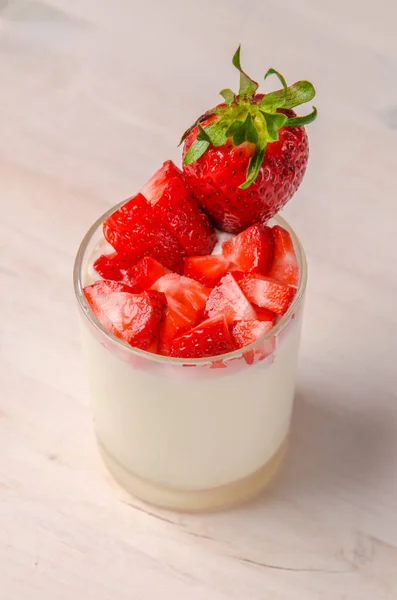 yogurt, strawberry, yogurt with strawberry, yogurt with fruit, fruit, Breakfast, healthy, diet, tasty, bright, cold, fresh