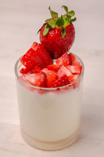 yogurt, strawberry, yogurt with strawberry, yogurt with fruit, fruit, Breakfast, healthy, diet, tasty, bright, cold, fresh