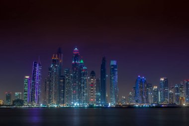 Dubai Cityscape Marina Panorama geceleri - Atlantis Palm Tomasz Ganclerz 17 Şubat 2017 görünümünden