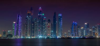 Dubai Yat Limanı Cityscape gece - Atlantis Palm Tomasz Ganclerz 17 Şubat 2017 görünümünden