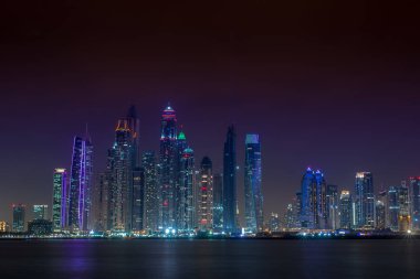 Dubai Yat Limanı Cityscape gece - Atlantis Palm Tomasz Ganclerz 17 Şubat 2017 görünümünden