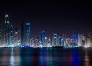 Dubai Yat Limanı Cityscape gece - Atlantis Palm Tomasz Ganclerz 17 Şubat 2017 görünümünden