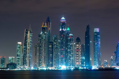 Dubai Cityscape Marina Panorama geceleri - Atlantis Palm Tomasz Ganclerz 17 Şubat 2017 görünümünden