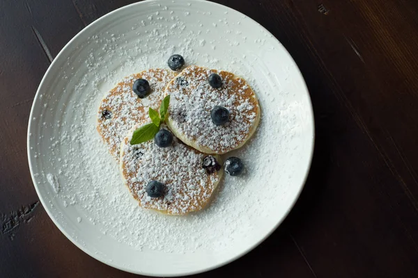Krep şeker ve ahududu ile ev yapımı