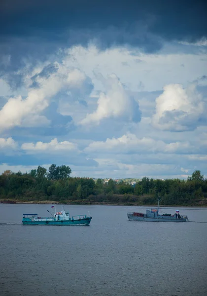 Two Tugboats River Cloudy Sky Russia — Stock Photo, Image