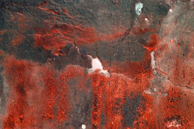 Beton duvar yüzeyi dokulu kırmızı boyalı