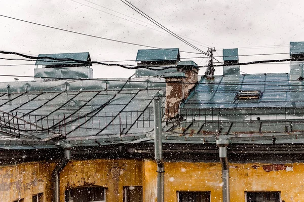 Casa y techo en el centro de San Petersburgo — Foto de Stock