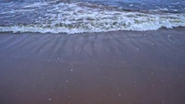 bir dalga feet kadar geliyor köpük ile