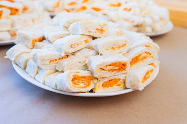 Mezuniyet partisinde atıştırmalık bir tabak.