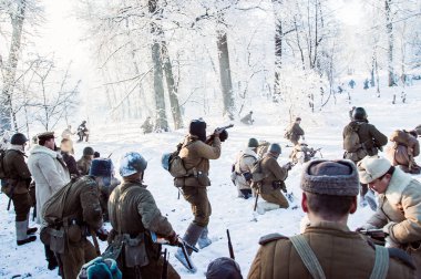 St Petersburg, Rusya - 19 Ocak 2014: İkinci Dünya Savaşı sırasında Leningrad 'ın kahramanca savunmasına adanmış bir savaş tarihi olay. Katılımcılar Almanlarla olan savaşı yeniden inşa ediyorlar..