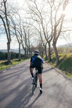 İspanyol dağlara erkek profesyonel bisikletçi