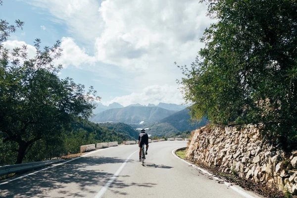 自転車山で高速乗って — ストック写真