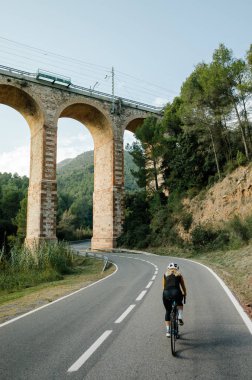 profesyonel kadın bisikletçi 