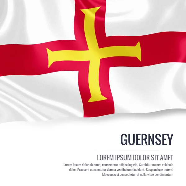 Σημαία του Γκέρνσεϊ. Μεταξένια σημαία του Γκέρνσεϊ κυματίζει σε απομονωμένες λευκό φόντο με λευκό κείμενο περιοχή για το μήνυμά αγγελία σας. 3D rendering. — Φωτογραφία Αρχείου