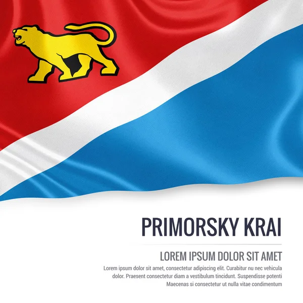 Bandera del estado ruso Primorsky Krai ondeando sobre un fondo blanco aislado. Nombre del estado y el área de texto para su mensaje. Ilustración 3D . —  Fotos de Stock