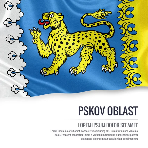 Bandera del óblast de Pskov del estado ruso ondeando sobre un fondo blanco aislado. Nombre del estado y el área de texto para su mensaje. Ilustración 3D . — Foto de Stock