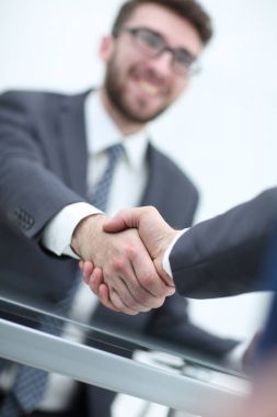 Sonra iyi bir anlaşma tokalaşırken iş adamları