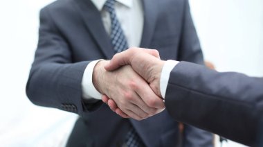 Sonra iyi bir anlaşma tokalaşırken iş adamları