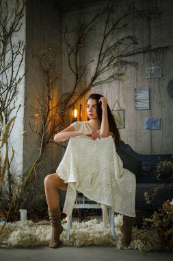 nazik kız Vintage içinde poz