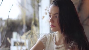 nazik kız Vintage içinde poz