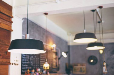 Kafede modern fenerler