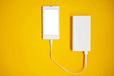 Güç bankasıyla çalışan akıllı telefon