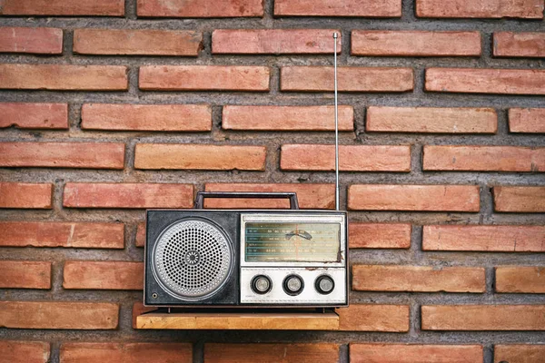Rádio retrô à moda antiga — Fotografia de Stock