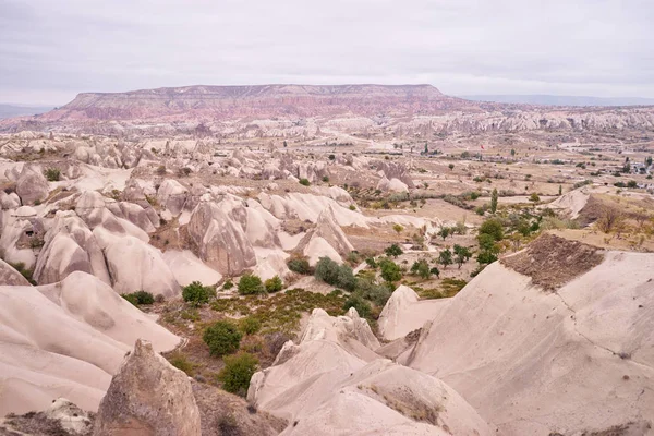 Beau paysage avec des montagnes — Photo