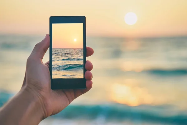 Tecnologia celular e férias — Fotografia de Stock