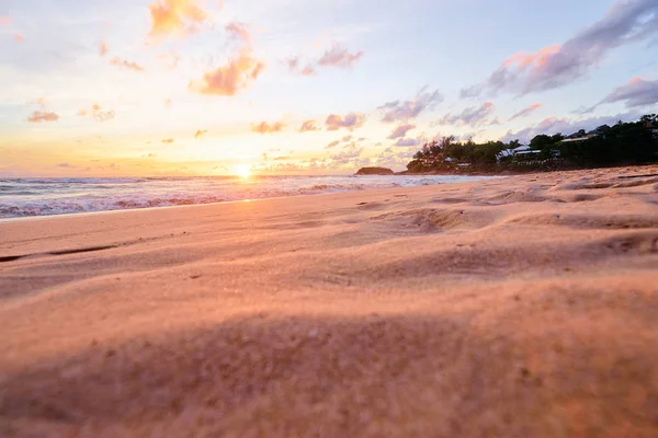 Pôr do sol na costa do mar — Fotografia de Stock