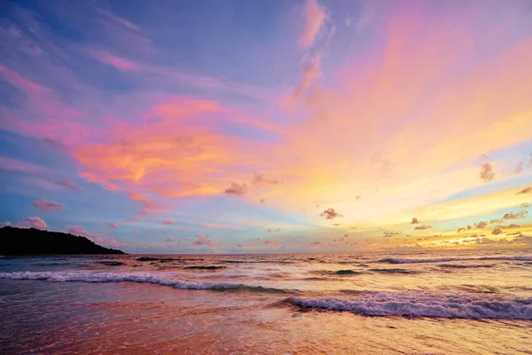 Pôr do sol na costa do mar — Fotografia de Stock