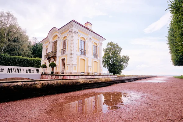 Lower Gardens of Peterhof palace — Stock Photo, Image