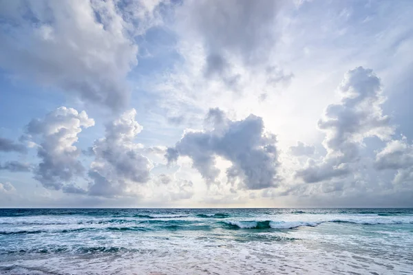 Seascape com céu nublado — Fotografia de Stock