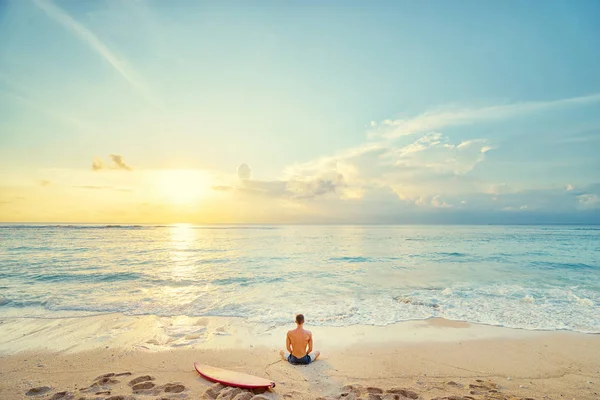 Man sitting on lotus position — Stock Photo, Image