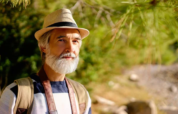 Homem com barba de chapéu — Fotografia de Stock