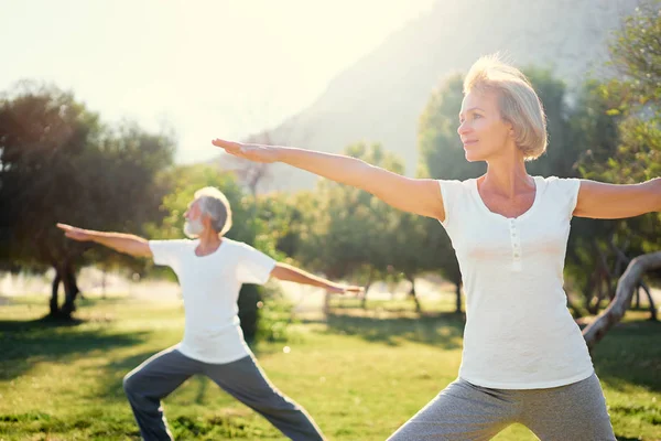 Senior family exercising outdoors — Stock Photo, Image