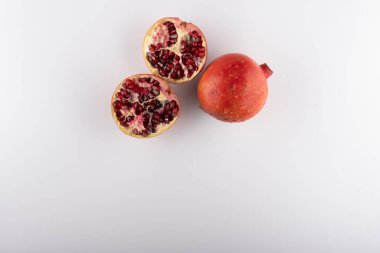 garnet beyaz bir arkaplanda izole edilmiş.