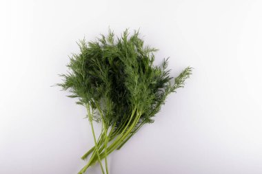 Beyaz arka planda bir sürü taze urocup.