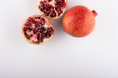 garnet beyaz bir arkaplanda izole edilmiş.