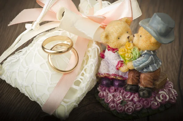 Anelli da sposa con matrimonio — Foto Stock