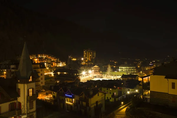 Πανοραμική νυχτερινή θέα πόλη Aprica — Φωτογραφία Αρχείου