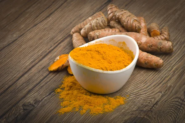 Stof van gemalen tumeric — Stockfoto