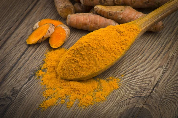 Stof van gemalen tumeric — Stockfoto