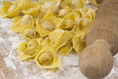 flouring tortellini pişirmeye hazır 