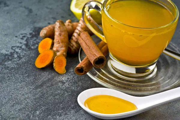 Herbal tea with turmeric powder — Stock Photo, Image