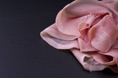 Domuz jambonu dilimleri