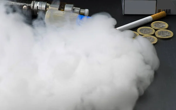 Elektronik Sigara Talya Sıvılar Üzerinde Vergi — Stok fotoğraf